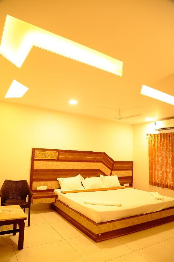 Annai In Saravana Bhavan Fine Stay And Restaurant Velankanni Exterior foto